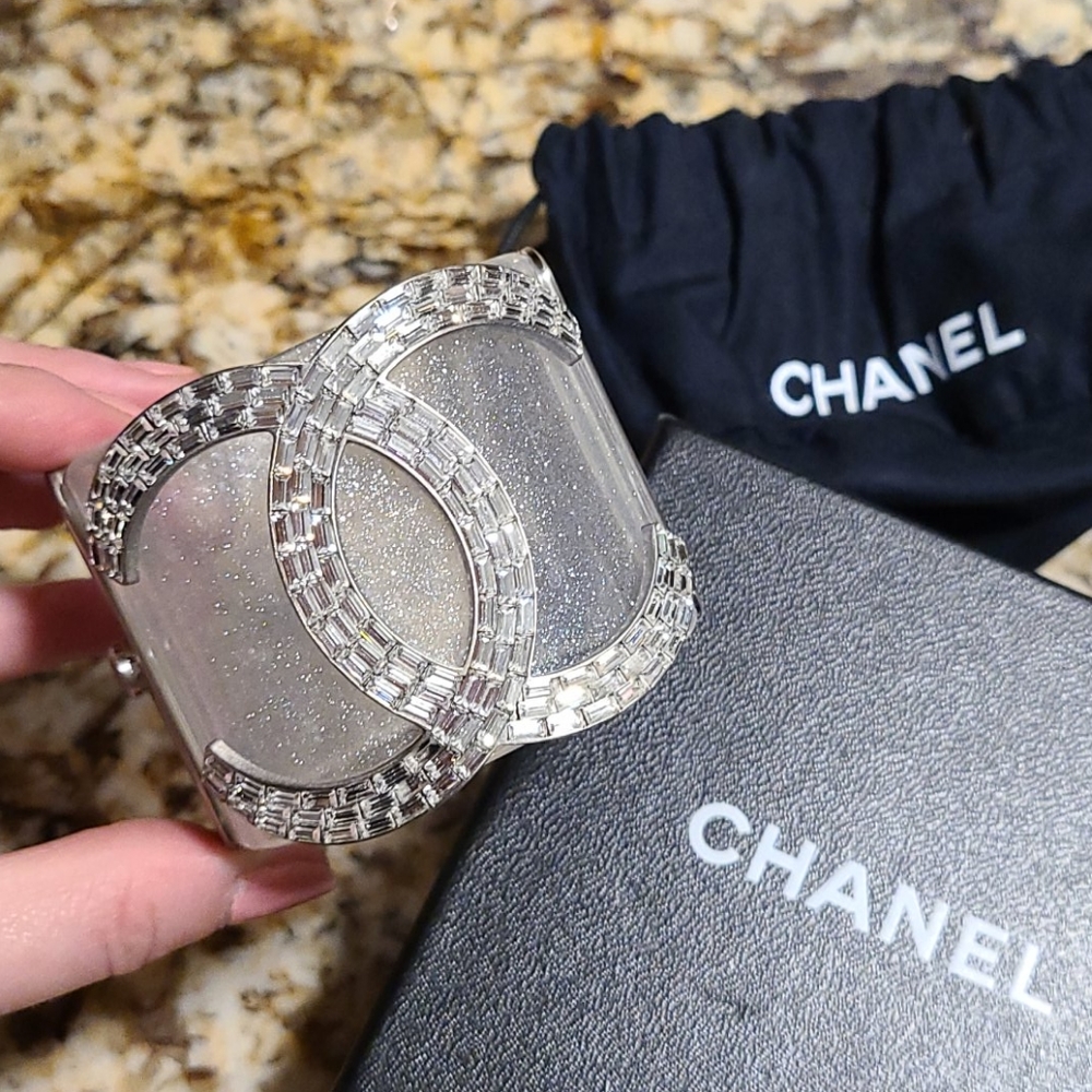 CHANEL Clear Glitter Resin Crystal CC Logo Silver